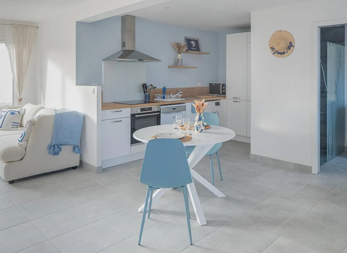 הוילה לנסיו House For 2 People With Garden